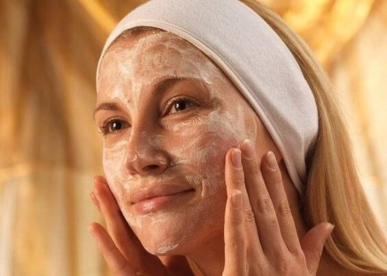A face mask containing pomegranate seed oil makes wrinkles less noticeable