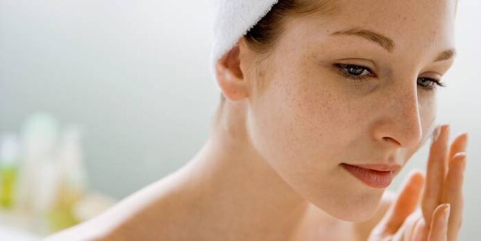 Regular use of essential oils to hydrate the facial skin